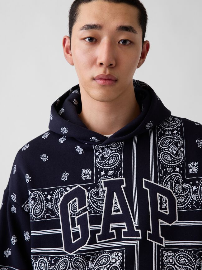 منديل رأس كبير مزين gap منديل رأس كبير مزين