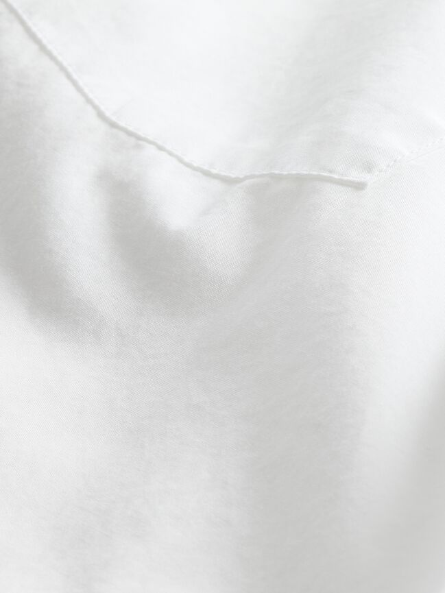 قميص كلاسيكي من بوبلين القطن العضوي gap قميص كلاسيكي من بوبلين القطن العضوي