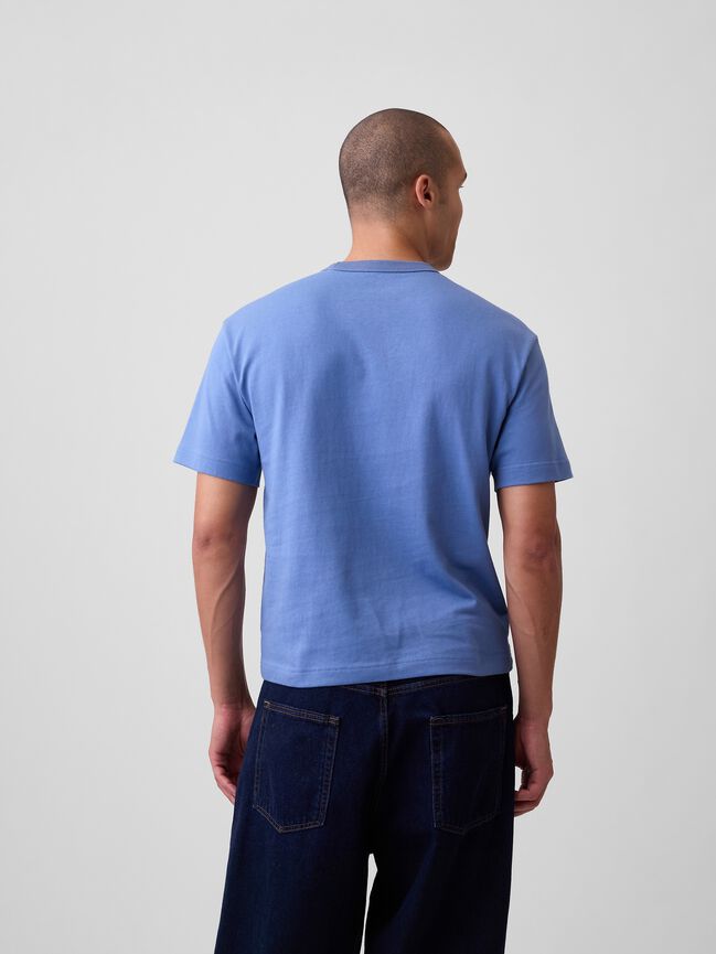 تي شيرت قصير مريح سميك بشعار Gap تي شيرت قصير مريح سميك بشعار gap