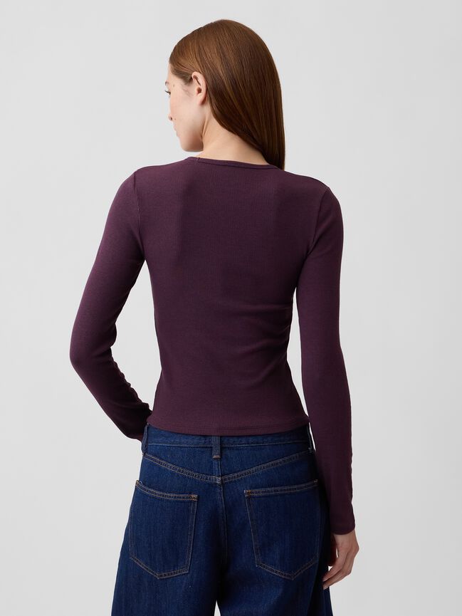 تي شيرت مضلع عصري بشعار Gap تي شيرت مضلع عصري بشعار gap