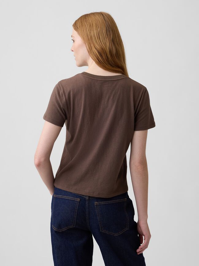 تي شيرت من قطن 100% بقصة مصغّرة وشعار أصلي gap تي شيرت من قطن 100 بقصة مصغّرة وشعار أصلي