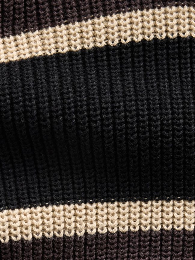 علوية اكمام طويلة gap علوية اكمام طويلة