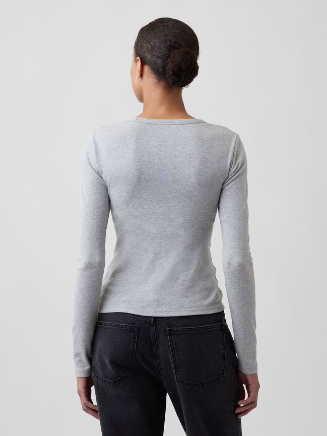 تي شيرت ياقة سبعة gap تي شيرت ياقة سبعة