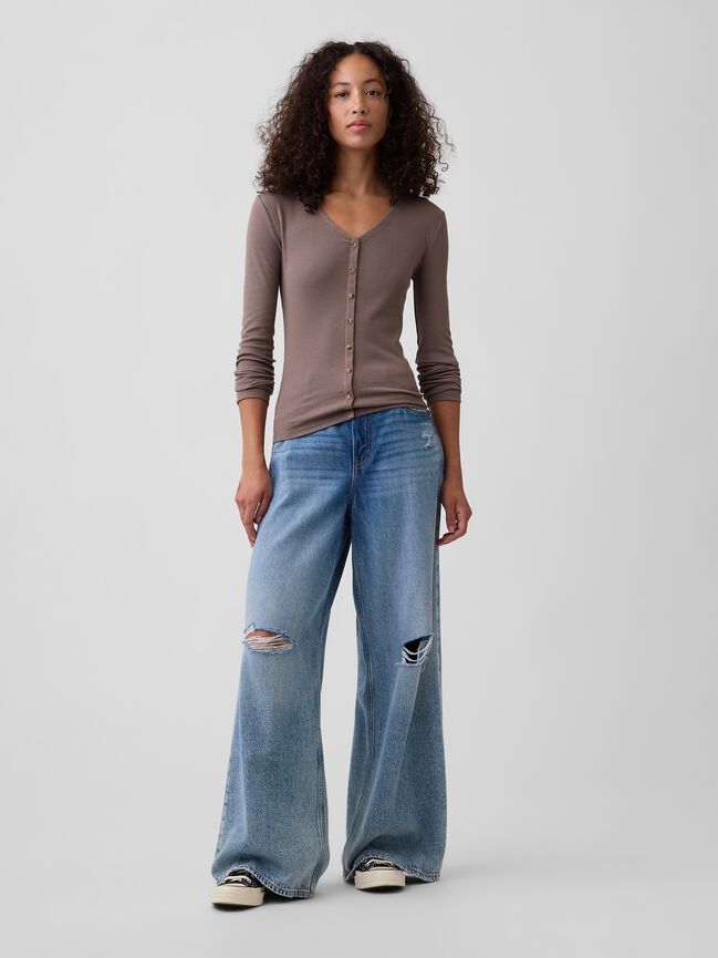 تي شيرت ياقة سبعة gap تي شيرت ياقة سبعة