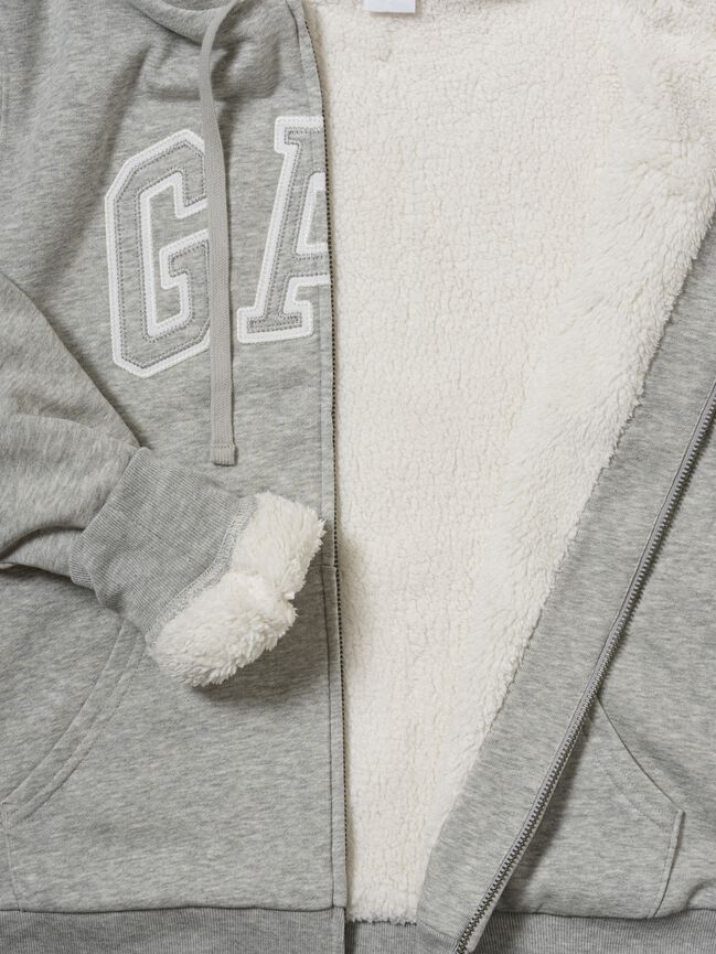 علوية أكمام قصيرة gap علوية أكمام قصيرة