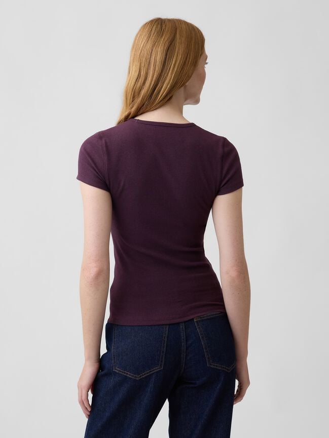 تي شيرت مضلع عصري بشعار Gap تي شيرت مضلع عصري بشعار gap