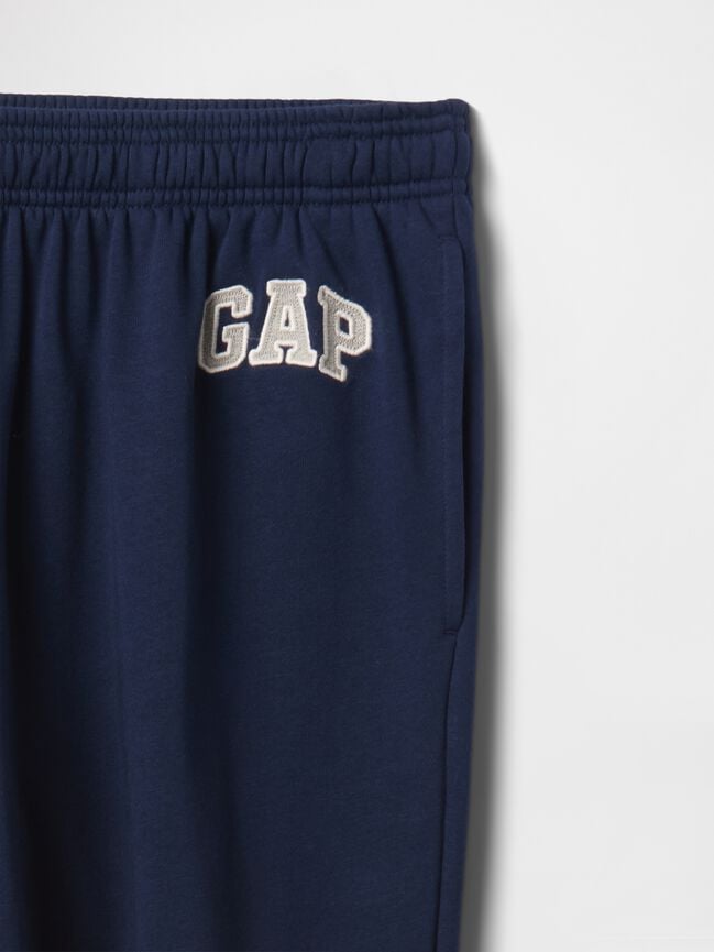 بنطلون جوجر مريح بشعار Gap بنطلون جوجر مريح بشعار gap