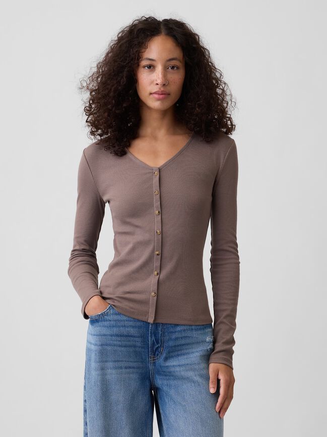 تي شيرت ياقة سبعة gap تي شيرت ياقة سبعة