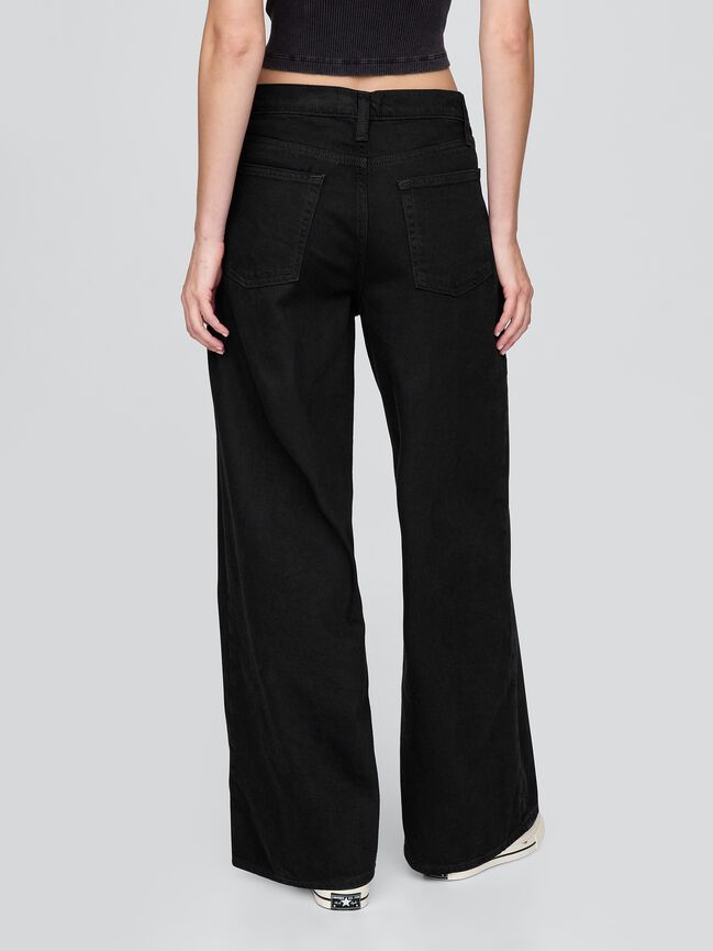جينز واسع UltraSoft بخصر متوسط gap جينز واسع ultrasoft بخصر متوسط