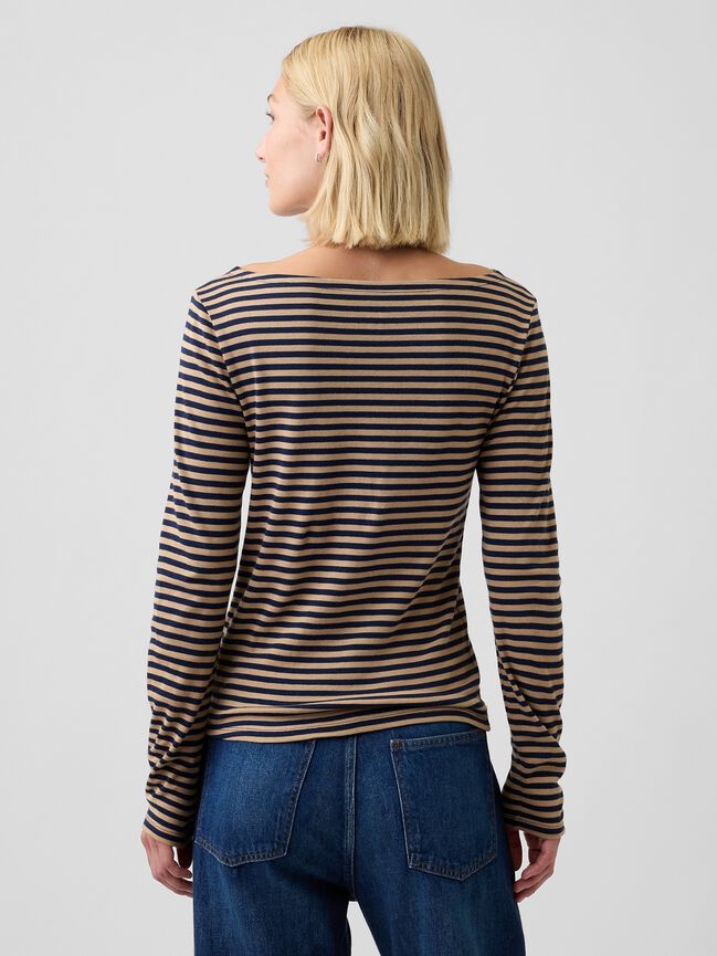 تي شيرت ياقة سبعة gap تي شيرت ياقة سبعة