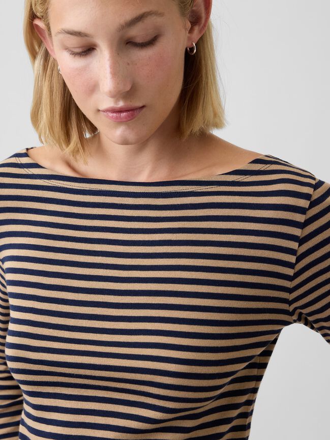 تي شيرت ياقة سبعة gap تي شيرت ياقة سبعة