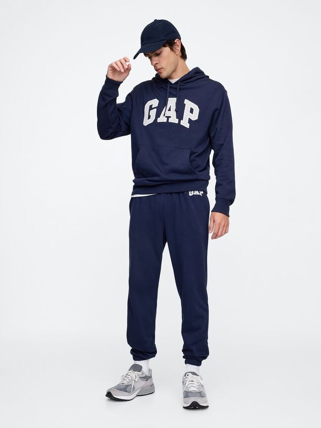 بنطلون جوجر مريح بشعار Gap بنطلون جوجر مريح بشعار gap