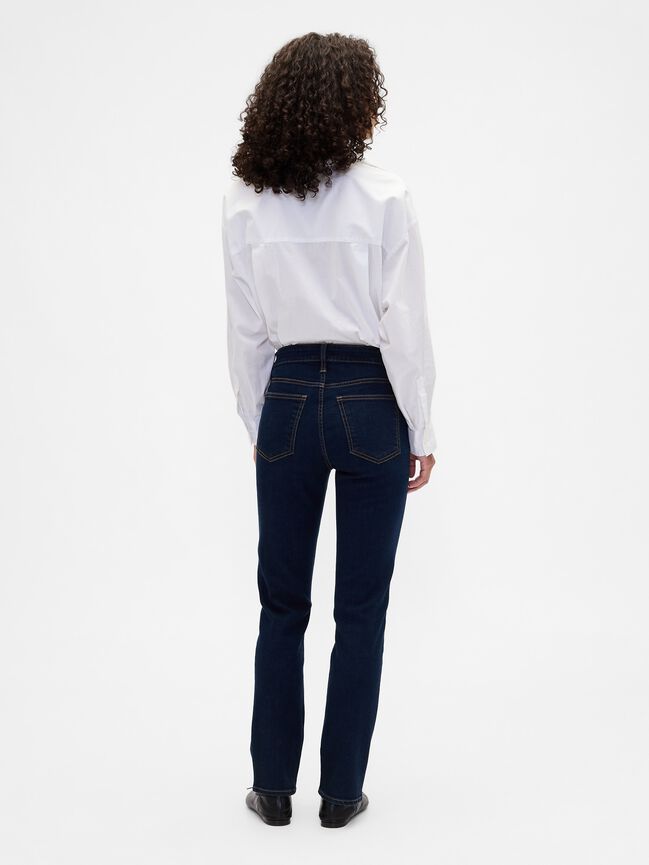 جينز كلاسيكي مستقيم بخصر متوسط gap جينز كلاسيكي مستقيم بخصر متوسط